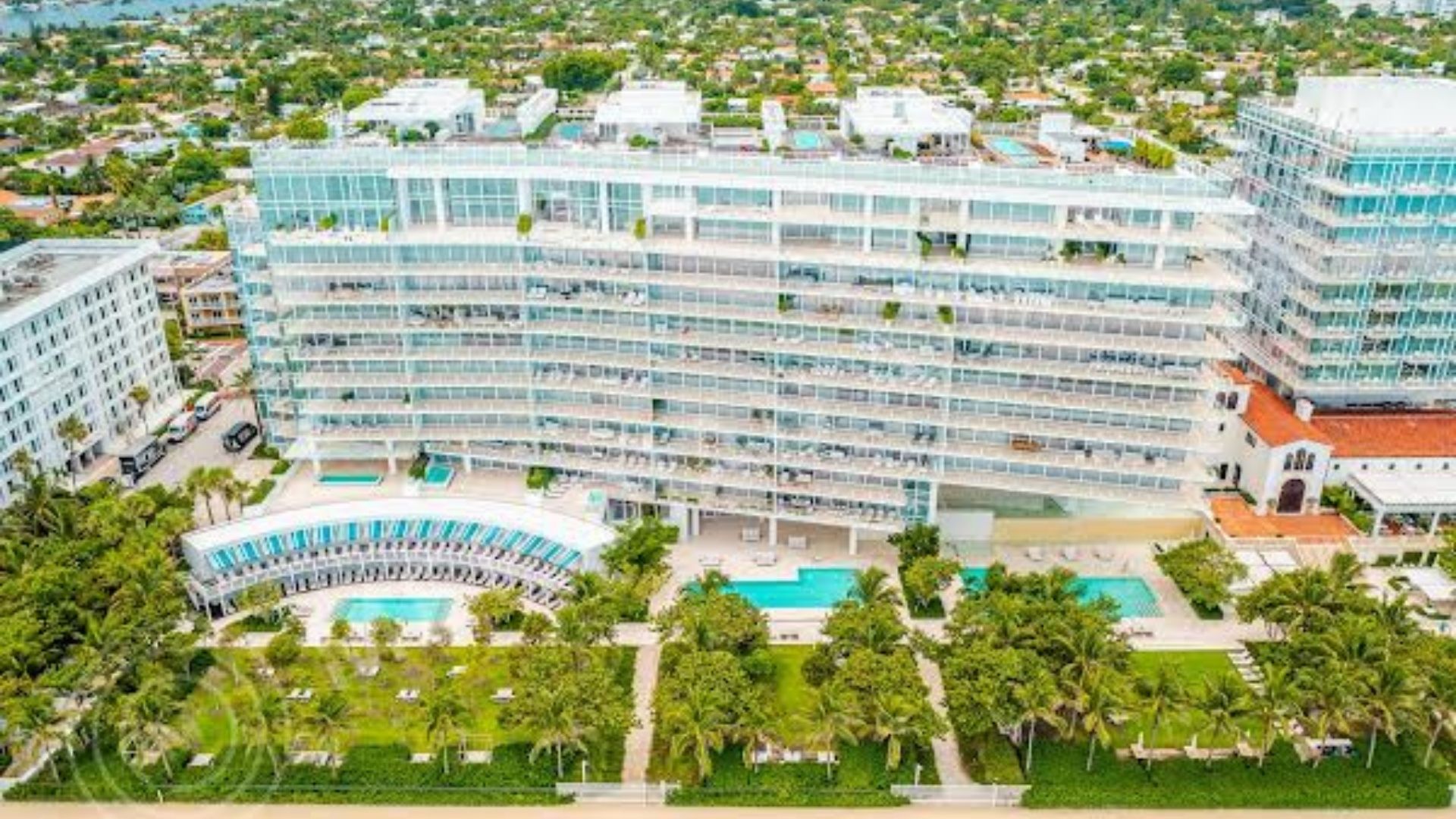 Four Seasons Hotel at The Surf Club