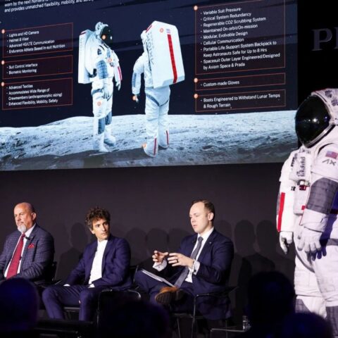 prada ve nasa astronot giysisi
